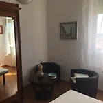 La Petite Maison